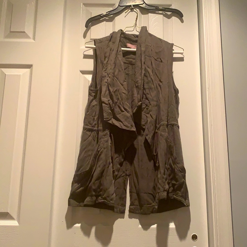 Harper Vest size medium in excellent condition!